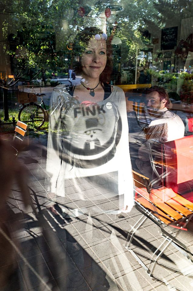 "Wenn alle weggehen würden, würden die Zombies gewinnen" - Kati Eilinghoff betreibt mit viel Liebe das FINK auf dem Nordmarkt / Foto: Alexander Hügel