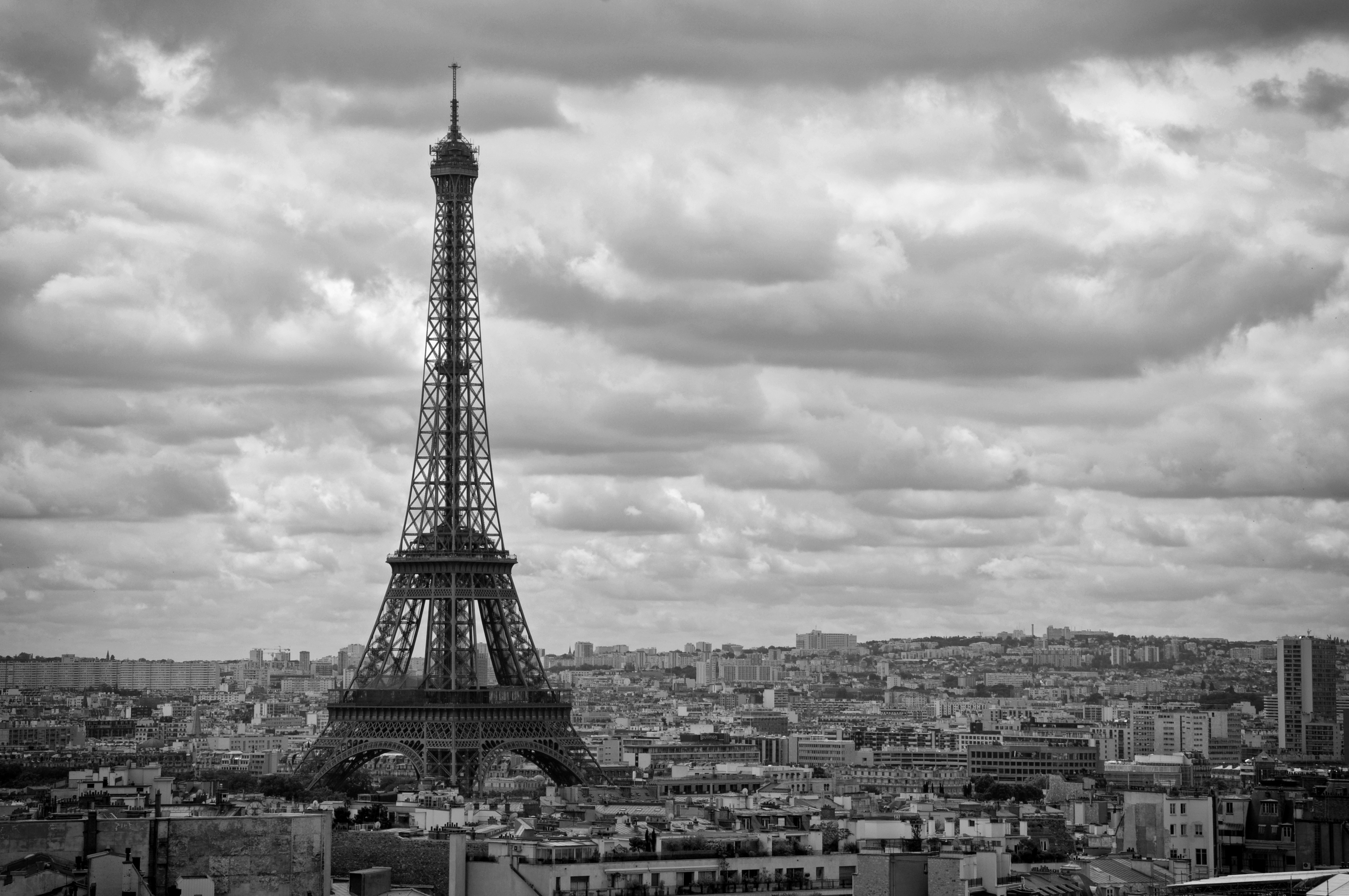 Eiffelturm in Paris, schwarz-weiß