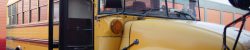 Hoch auf dem gelben Wagen: Der MINT Vinyl-Bus kommt